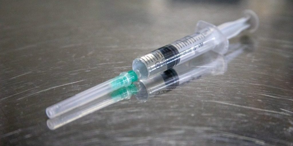 Действительно ли прививка от коронавируса приводит к бесплодию