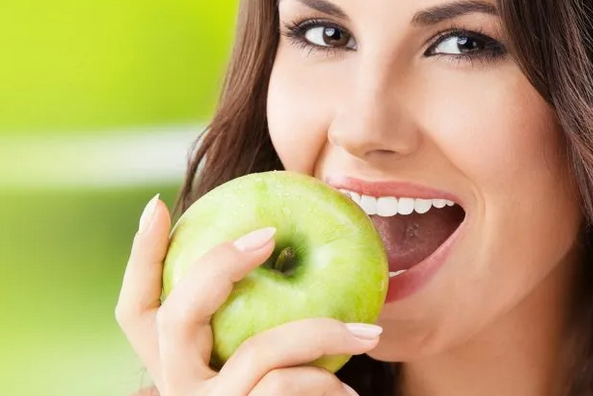 Стоматологи назвали продукты для профилактики кариеса