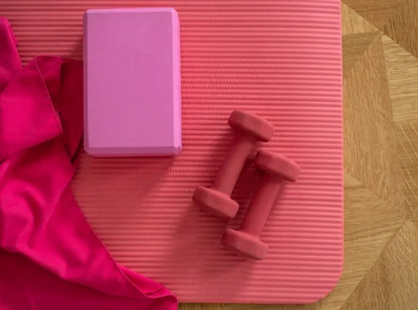 Названы преимущества и недостатки домашних тренировок