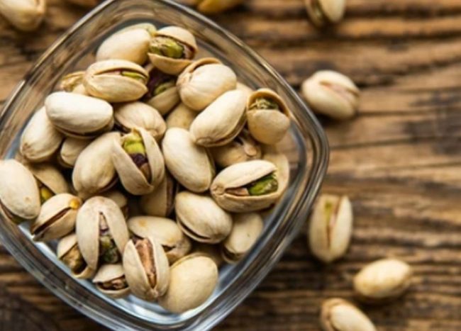 Определенный вид орехов может значительно снижать высокое давление во время сна