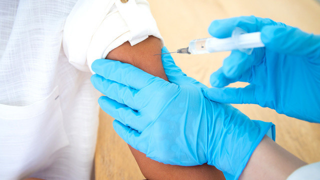 Подтверждено: вакцины от COVID-19 перестают защищать через полгода