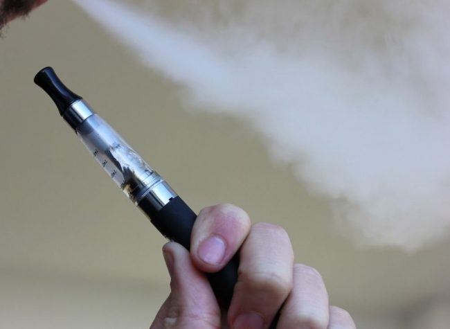 Электронные сигареты не помогают бросить курить