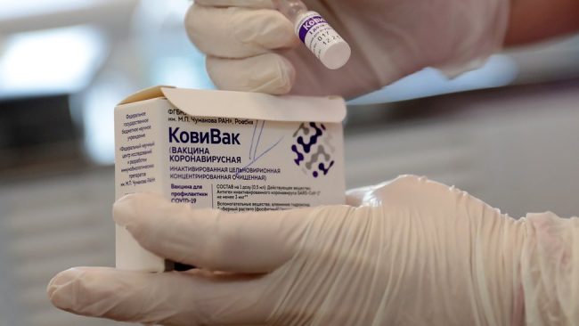 В инструкцию к «КовиВаку» добавили 33 побочных эффекта