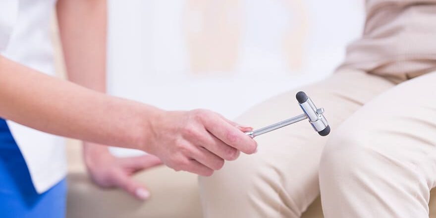 Невролог перечислила семь сопровождающихся слабостью в ногах опасных болезней