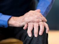 Исследователи предложили лечить паркинсонизм с помощью нового средства