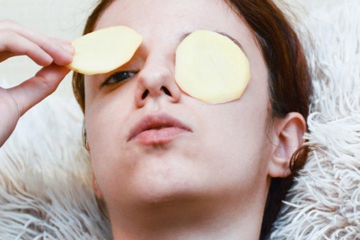 6 натуральных рецептов избавления от мешков под глазами