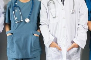 SuperJob: зарплата врачей УЗД за год выросла на 7,5%