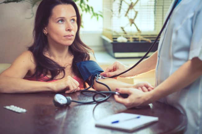 Кардиолог Полковникова назвала причины, когда скачки давления не связаны с работой сердца