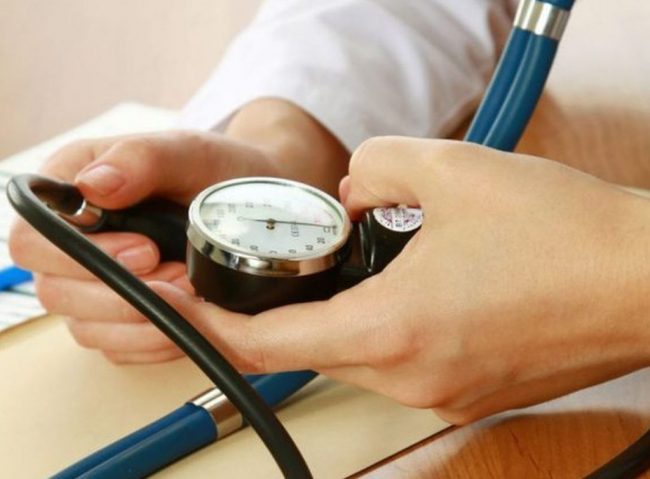 Несколько способов помогают снижать давление без таблеток: врач Утин