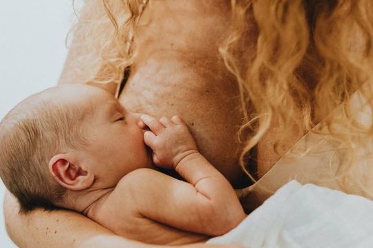 Гамбургеры и картошка-фри плохо влияют на грудное молоко