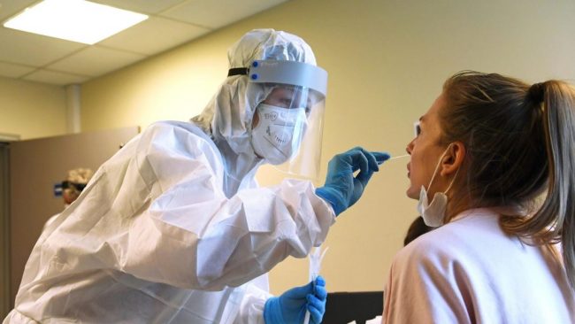 Врач объяснил, что сильнее всего страдает в организме при COVID-19