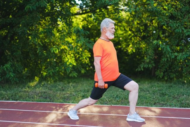 Плохая физическая функция после 65 лет связана с больным сердцем в будущем