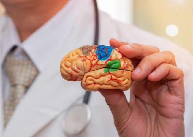 Неврологи предложили лечить психические расстройства электростимуляциями в мозг