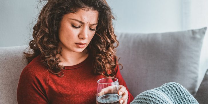 Реаниматолог Ханахмедова объяснила, как разные лекарства в сочетании с алкоголем действуют на организм