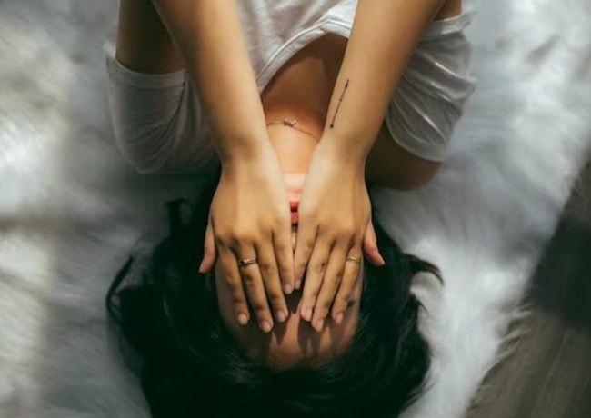 Почему вы можете проснуться с головной болью утром