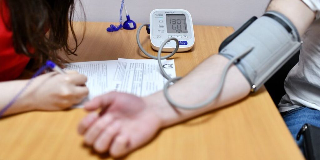 Врач Алексей Хухрев назвал симптомы гипертонии, о которых мало кто знает