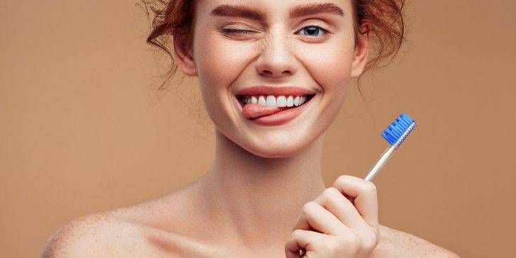 Как убрать зубной камень в домашних условиях и когда без помощи стоматолога не обойтись