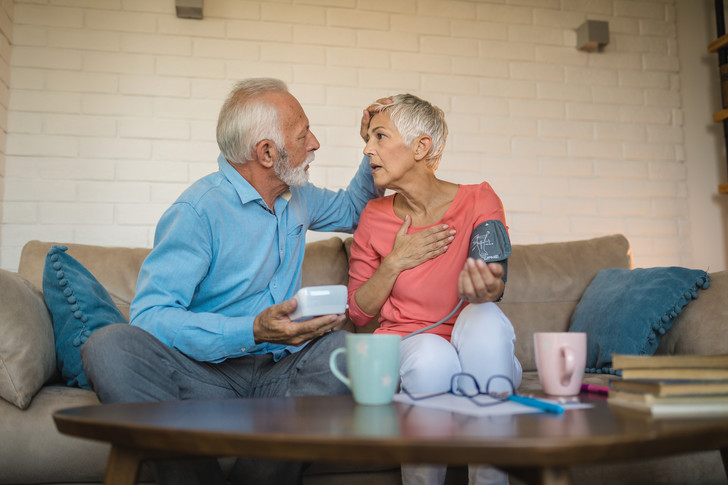 Доктор Шишонин рассказал, что вреднее при гипертонии: соль или сахар