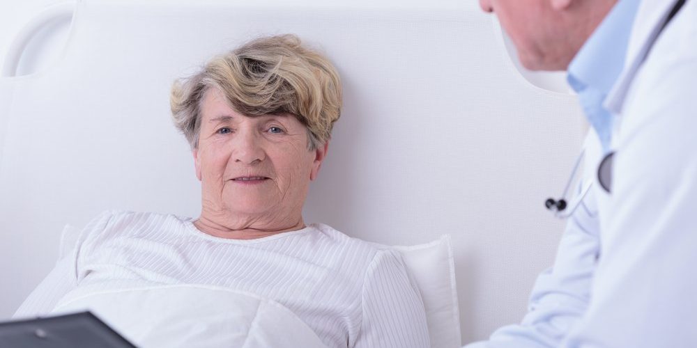 Перелом шейки бедра приводит к смерти половины пожилых пациентов