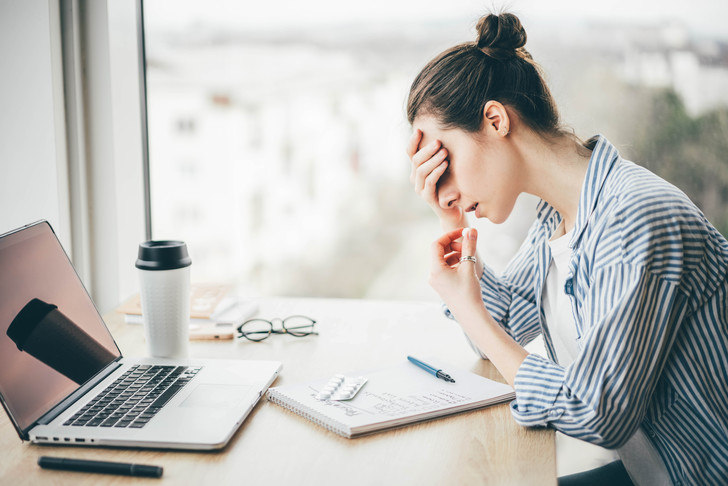 Голова болит от погоды и настроение портится: можно ли избежать