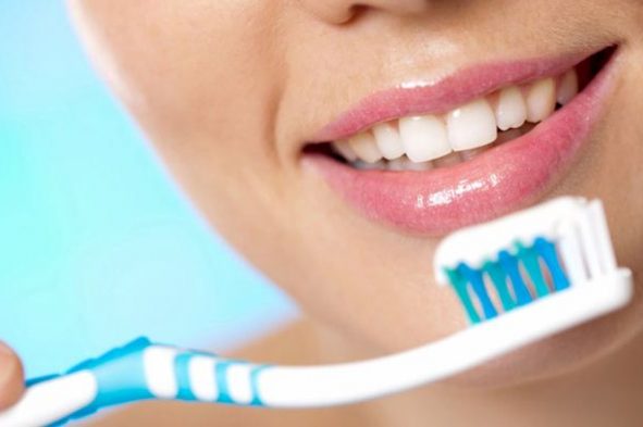 К каким последствиям приводит неправильная чистка зубов