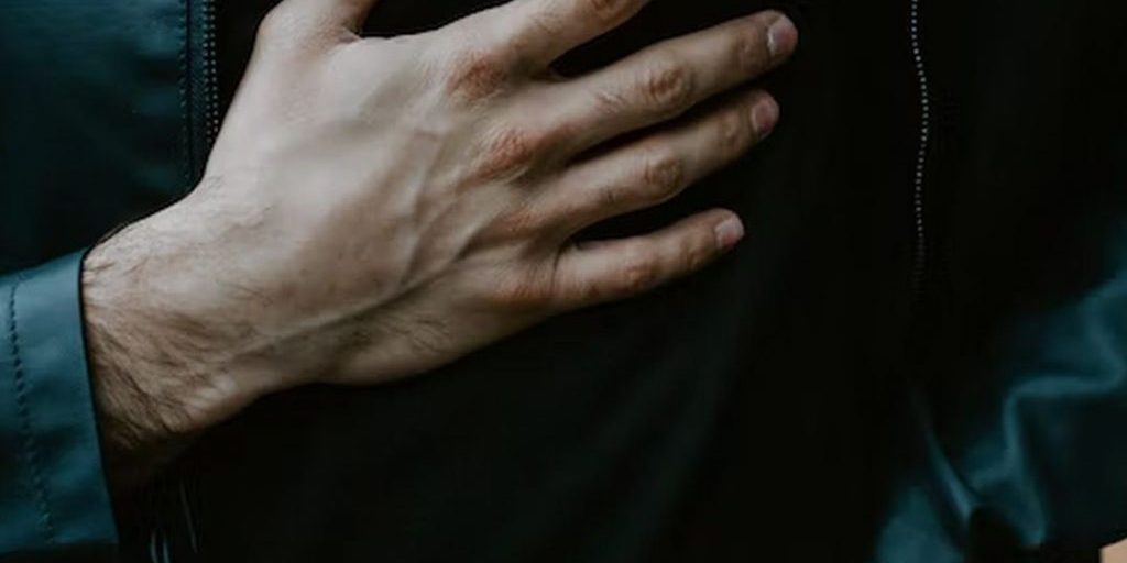 Кардиолог Деревянкина рассказала, какой бывает боль в груди при стенокардии