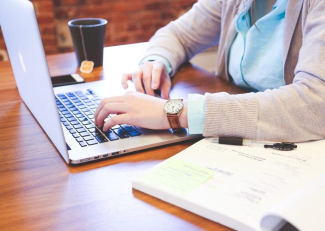 SciTechDaily: сидячая жизнь увеличивает риск развития деменции