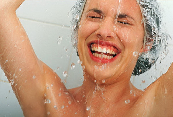 Контрастный душ помогает снять стресс и улучшает настроение