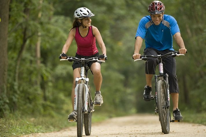Езда на велосипеде снижает риска развития болей в коленях и