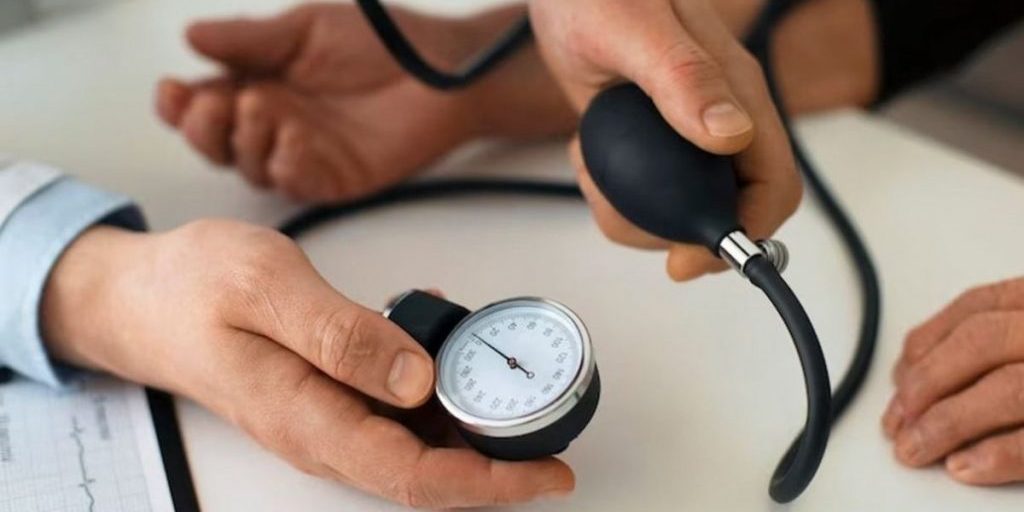 Кардиолог Кореневич: скачки давления не так опасны для здоровья, как