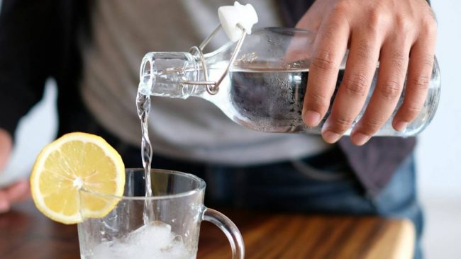 Врач назвала разницу между кипяченой и бутилированной водой