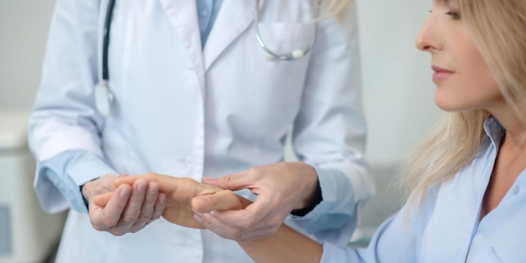 Какой пульс считается редким: кардиолог Валеев назвал 3 признака брадикардии