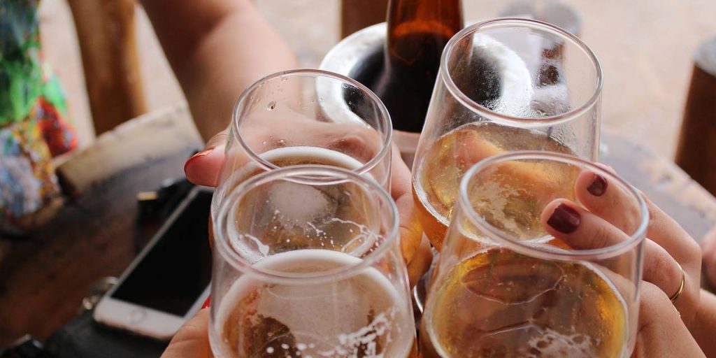 Хирург раскрыл, какой тип онкологии пиво вызывает у женщин