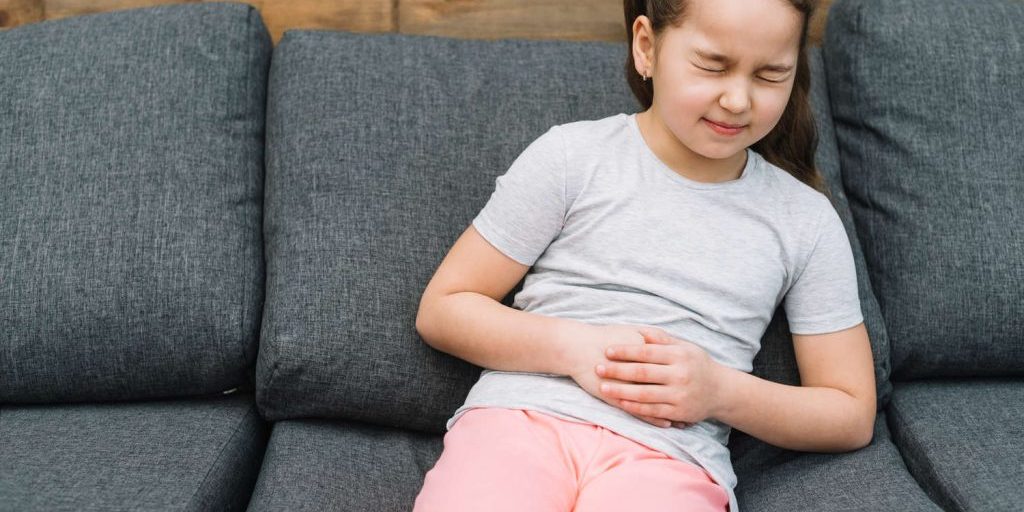 Токсиколог Кутушов рассказал, как остановить рвоту у ребенка