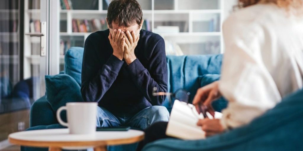 Эксперты-неврологи объяснили, чем депрессия и тревога опасны для мозга