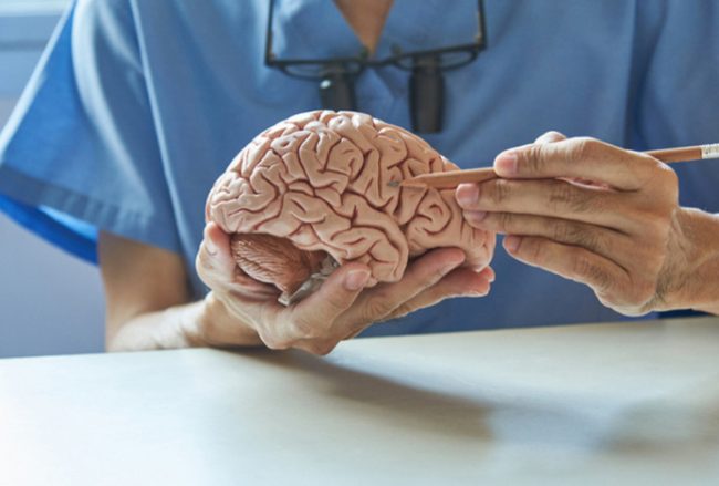 Названы необычные симптомы, которые могут указывать на развитие деменции