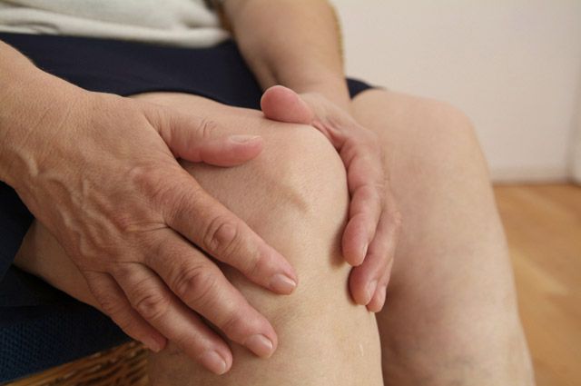 Болят локти и колени в холода: можно ли застудить суставы,