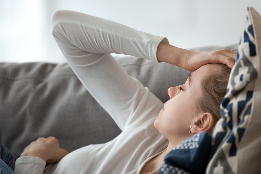 Невролог предостерегла пациентов с мигренью от голодания