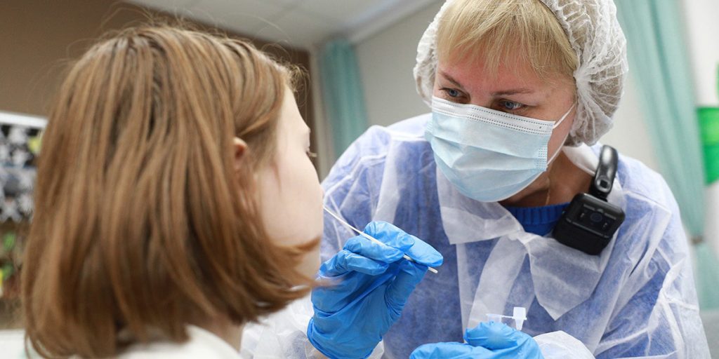 В РФ заболеваемость ОРВИ за неделю выросла более чем на