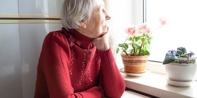 Врач Вайцнер раскрыла связь между болезнями десен и деменцией