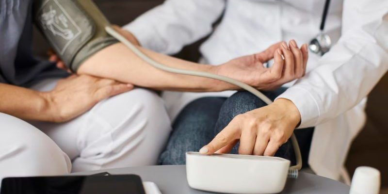 Названы грозящие инсультом показатели давления