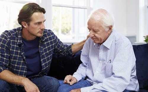 Neurology: риск болезни Альцгеймера с большей вероятностью наследуют от отца