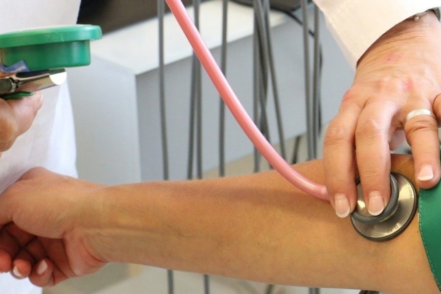 Даже небольшая гипертония у женщин опаснее для их здоровья, чем