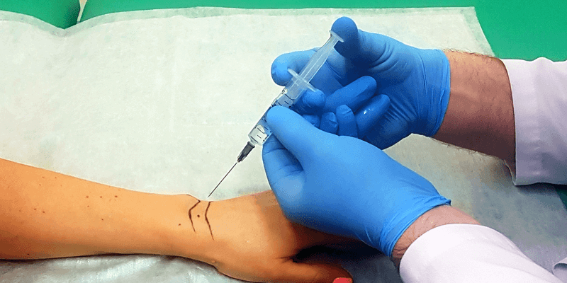 Рука любви: как обычная медицинская перчатка помогает снизить давление