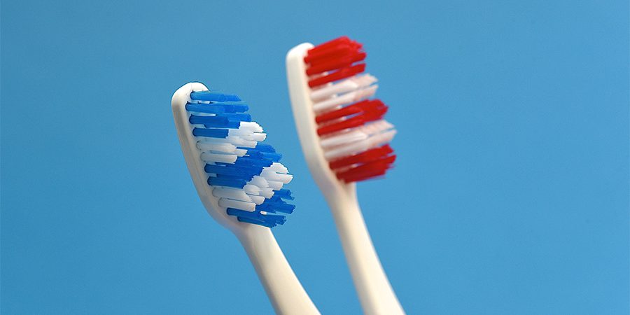 Стоматолог поделилась советами по выбору зубной щетки