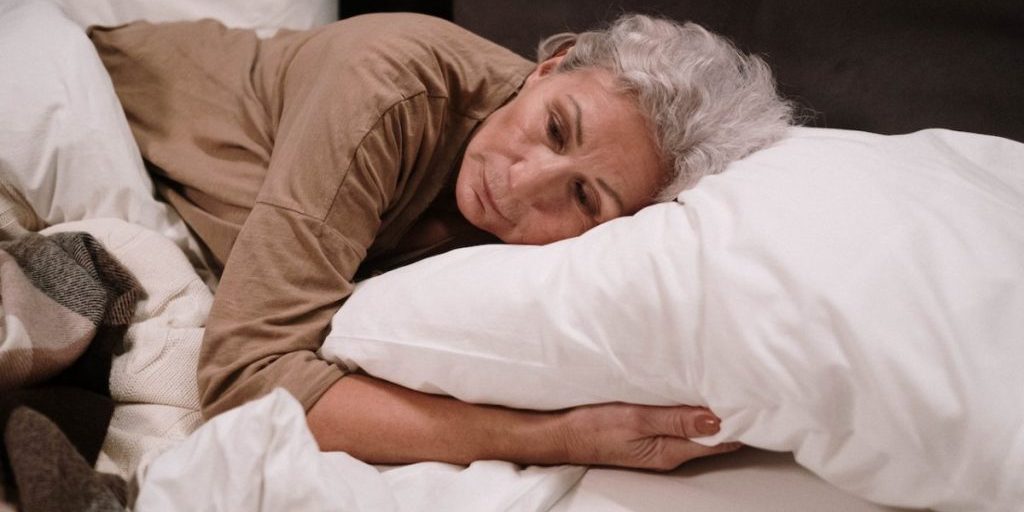 Невролог Алехина: если ложиться спать до 21:00, риск слабоумия увеличивается