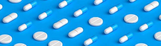 В июле 2025 г. объемы производства лекарственных препаратов в России продолжают сокращаться третий