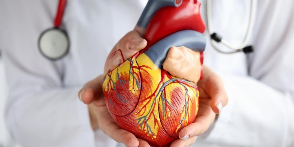 Кардиолог предупредил о возможных проблемах с сердцем при излишней потливости