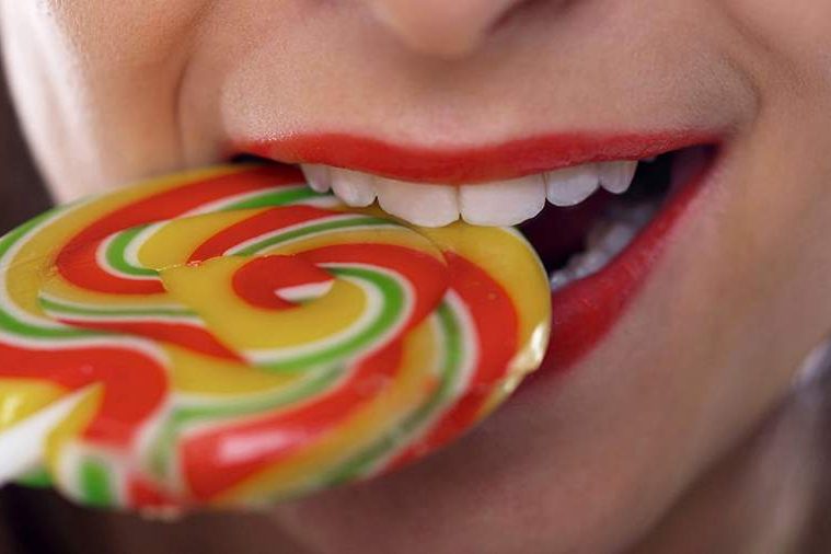 Врач развеяла миф о вреде сладостей для зубов