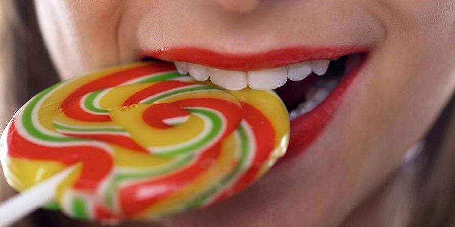 Врач развеяла миф о вреде сладостей для зубов
